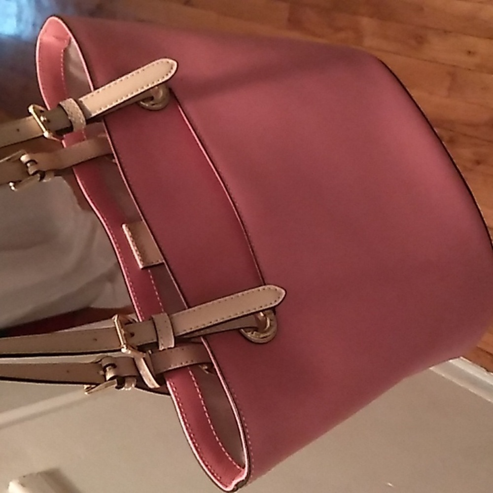 Michael Kors Jet Set Medium Pink Saffinano leather Tote purse bag Barbie vibes. - Picture 4 of 4